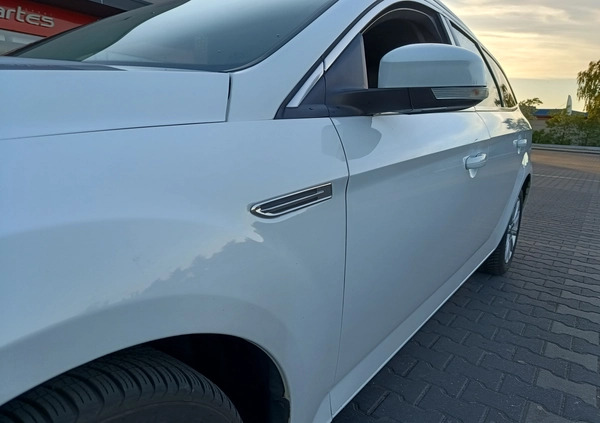 Ford Mondeo cena 29900 przebieg: 153000, rok produkcji 2011 z Bełżyce małe 562